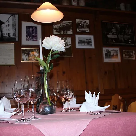 ホテル Wasserstelz Historisches Genusshotel & Restaurant Am Rhein 3*